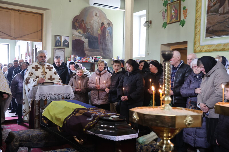 Загинув 15 місяців тому: у Луцькій громаді попрощалися з Героєм Анатолієм Бекасом. Фото