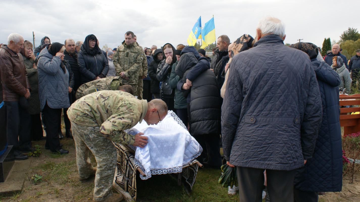 Світла людина зі щирим серцем: на Волині попрощалася з військовим Миколою Пахлею