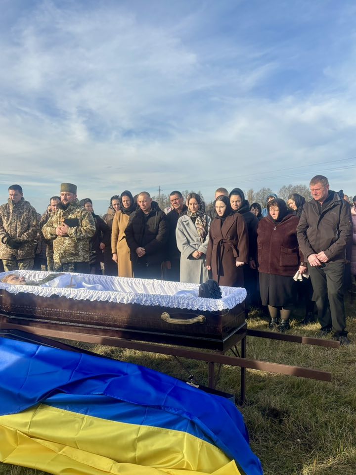 До останнього подиху боронив Україну: на Волині попрощалися із загиблим Героєм Іваном Кіпенем