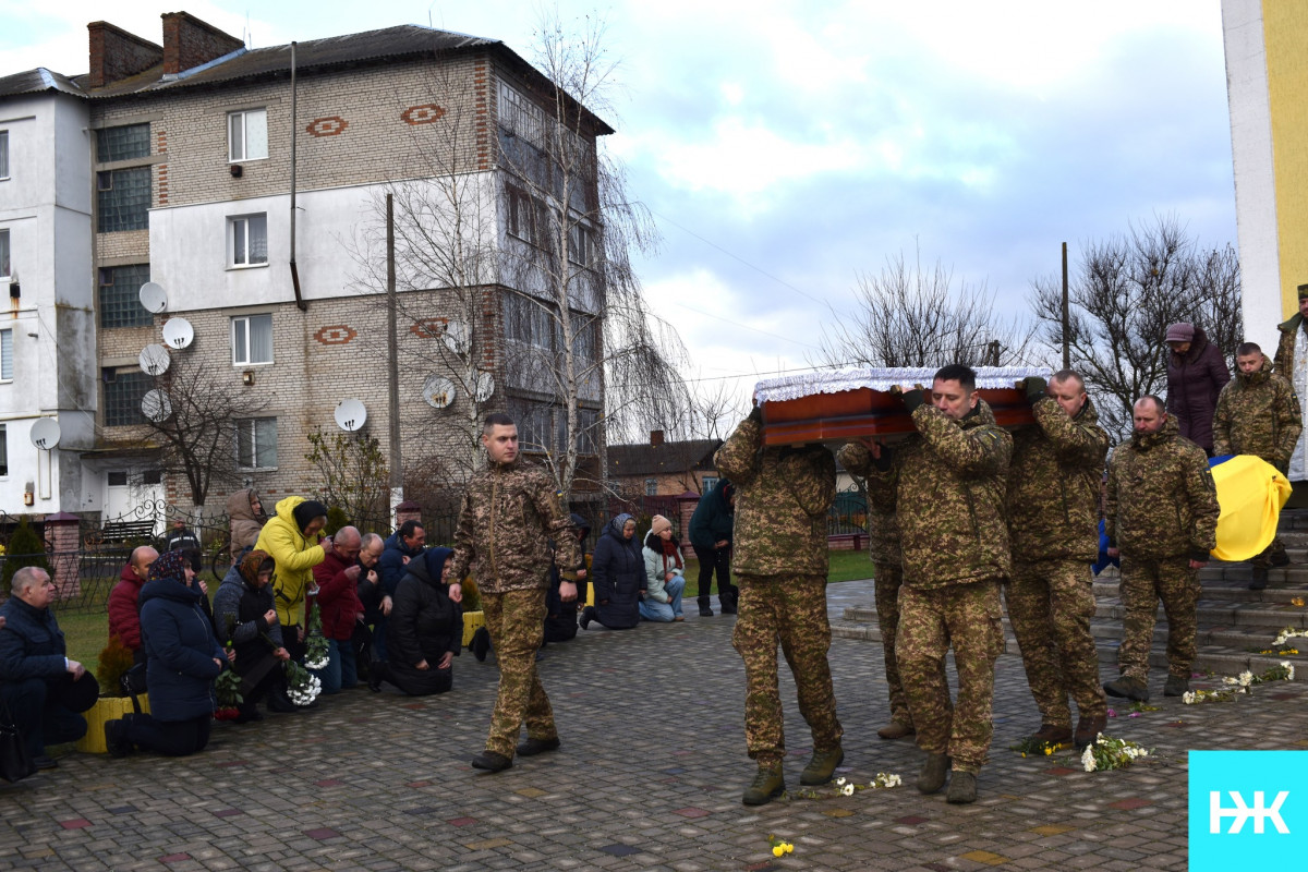 Молодий воїн не встиг створити сім'ю: на Волині попрощалися із загиблим Героєм Юрієм Кратіком