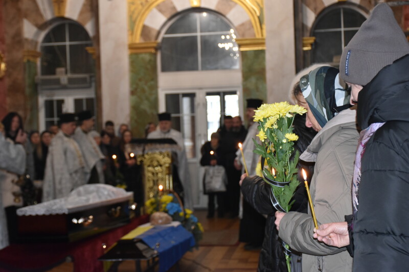 Навіки 53: у Луцьку в останню путь провели полеглого на війні Героя Юрія Смикала