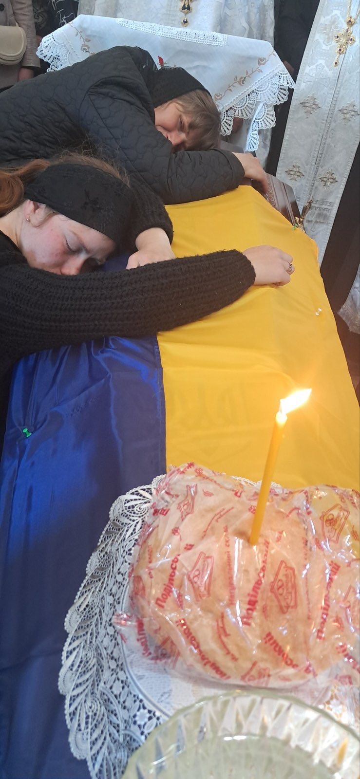 Безстрашно вибивав окупантів з української землі: на Волині поховали молодого Героя Романа Возняка