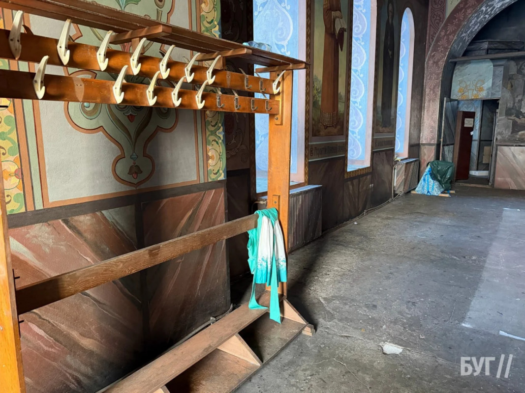 Порожні зали, сміття і зірване майно: що залишила УПЦ МП в Успенському соборі у Володимирі. Фото