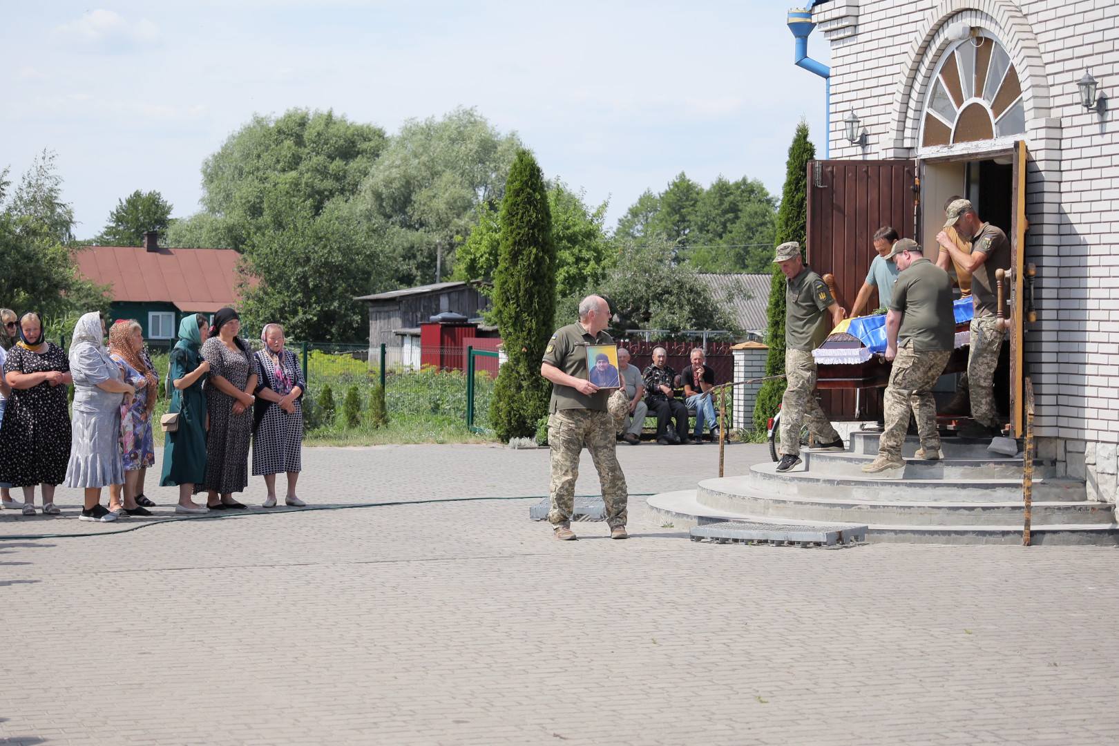 8 місяців вважався зниклим безвісти: на Волині в останню путь провели Героя Анатолія Янчука