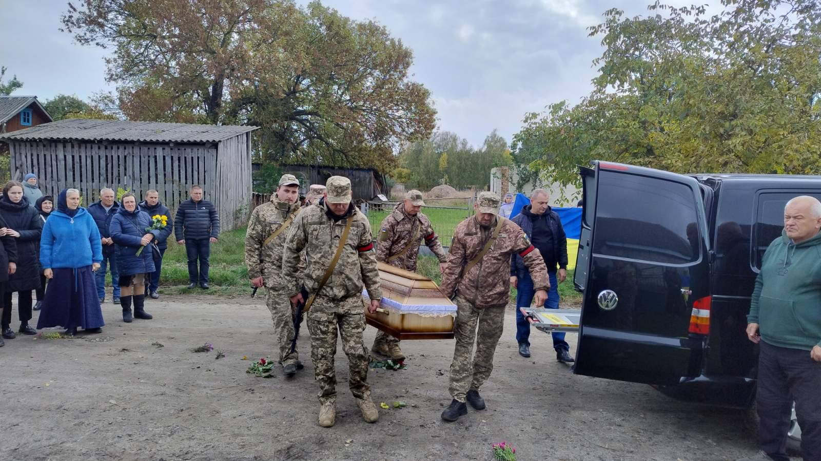 Загинув унаслідок ворожого обстрілу: на Волині попрощались з Героєм Іваном Горбачем