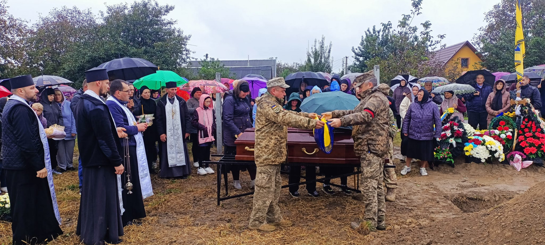 Без батька залишилося четверо дітей: на Волині попрощалися з Героєм Віталієм Сюрхою, який понад рік вважався зниклим безвісти