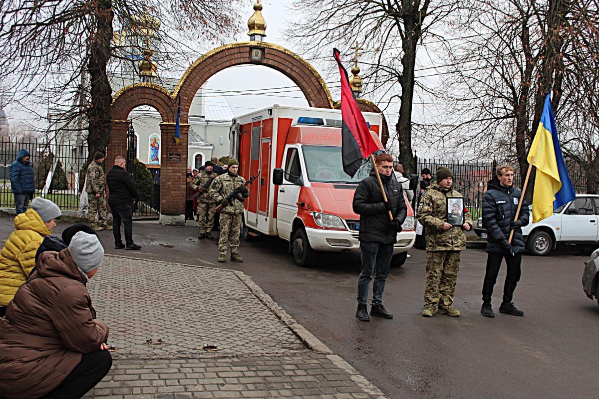 Після довгої дороги на вічний спочинок: на Волині поховали Валерія Грибчука, який понад рік вважався зниклим безвісти