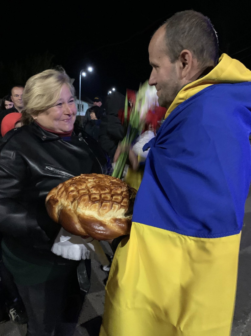 Після довгих місяців полону додому на Волинь повернувся захисник Василь Кулачук
