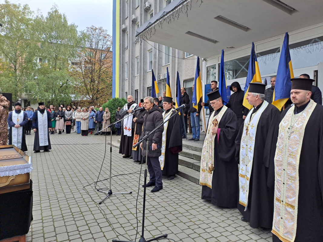 Вісім місяців рідні жили надією, але захисник повернувся «на щиті»: на Волині попрощалися із полеглим на війні Валерієм Степанюком