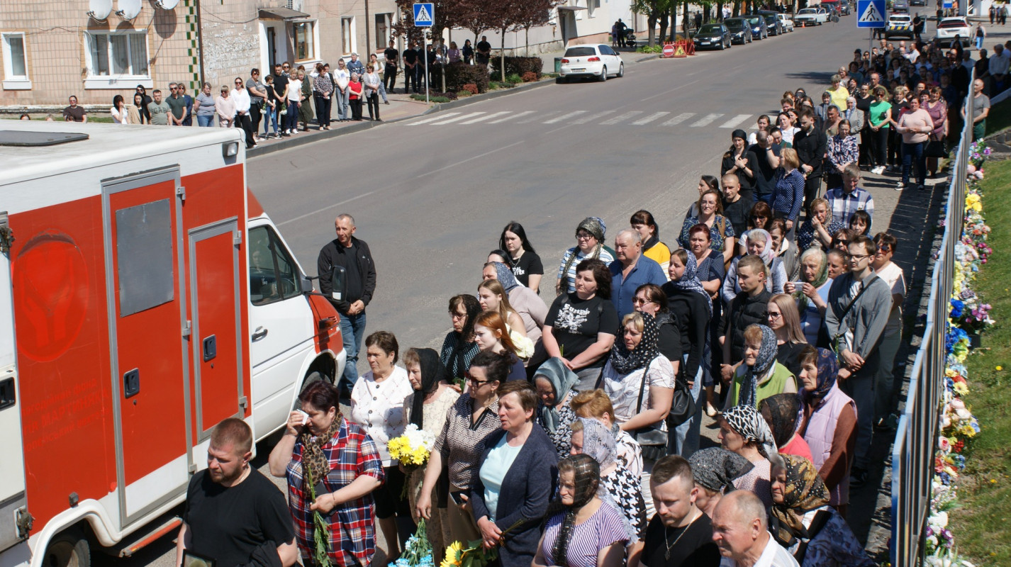 Після 789 днів очікування: на Волині провели в останню дорогу 21-річного Героя Івана Бречка