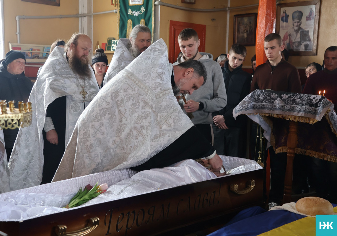 Пройшов АТО та пекло полону: на Волині попрощалися з Героєм Олександром Домальчуком