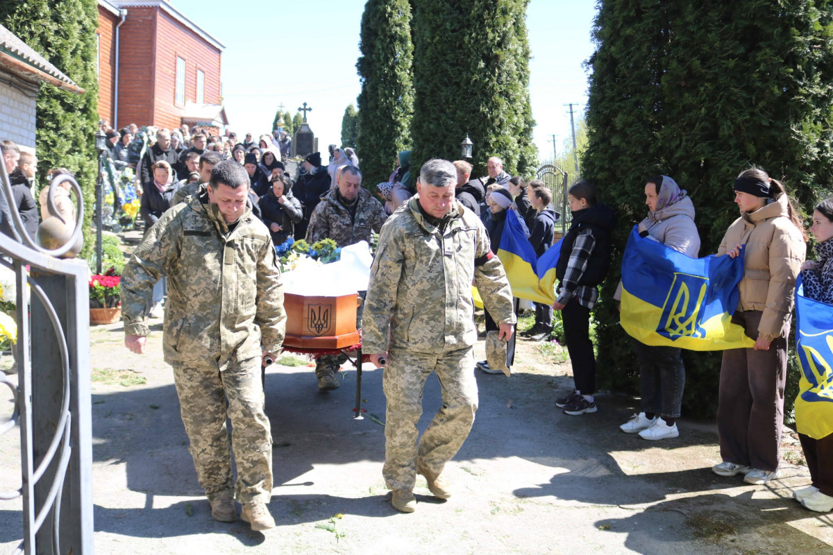 На Волині провели в останню дорогу захисника Івана Гутверта