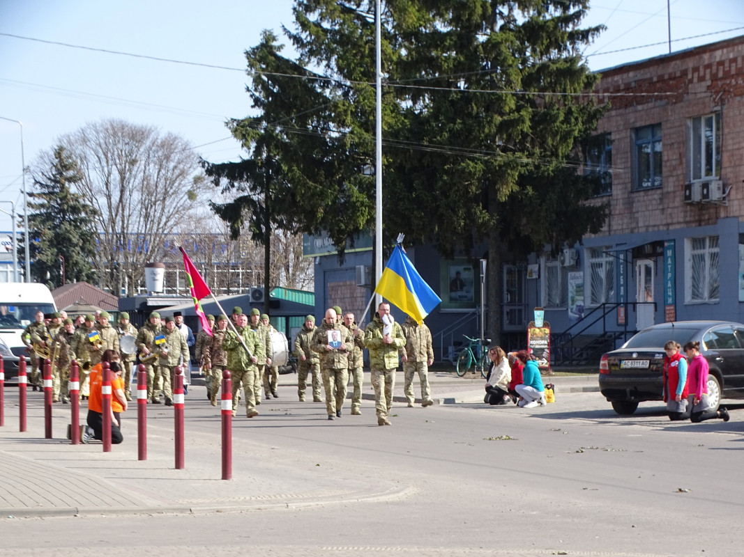 На Волині провели в останню путь Героя Василя Кравчука, який загинув два роки тому
