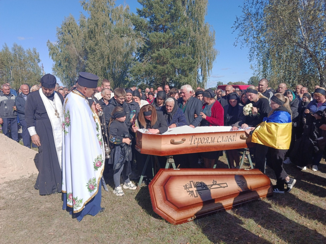 Овдовіла дружина, син та донечка так рано втратили батька: на Волині провели в останню земну дорогу Героя Сергія Водька