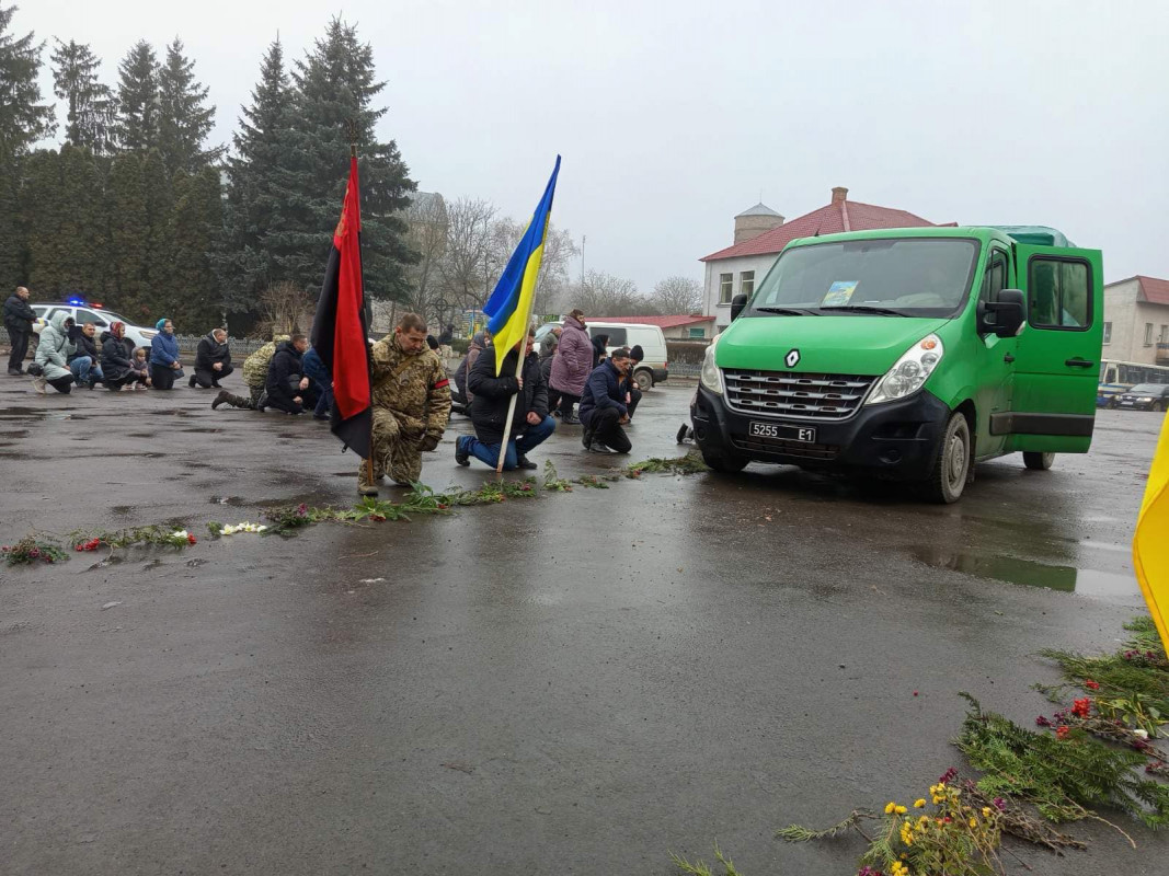 Життя обірвалося від численних травм: на Волині попрощалися із захисником Юрієм Сапіжуком