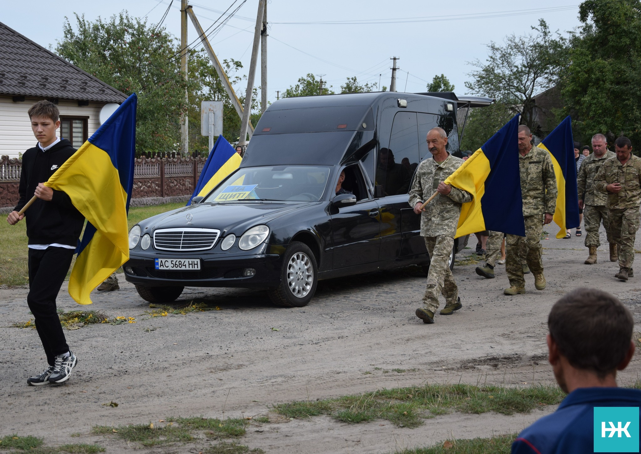 Довгою була дорога додому, бо тривалий час вважався зниклим безвісти: на Волині в останню путь провели воїна Олександра Диня