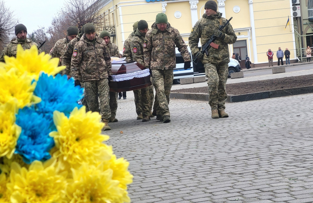 Заповів поховати на Волині і поставити на могилі козацький хрест: провели в останню путь Героя Сергія Голядинця