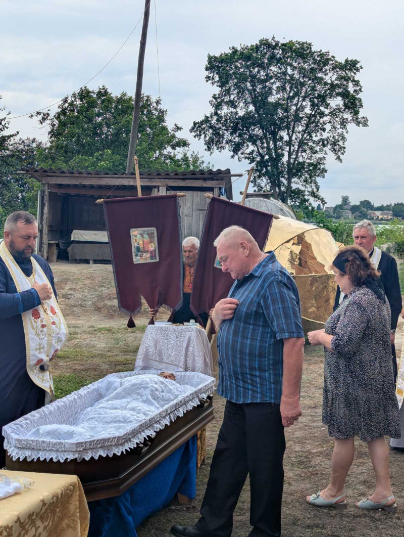 Серце не витримало пережитого на війні: на Волині попрощалися з Героєм Валерієм Вакулюком