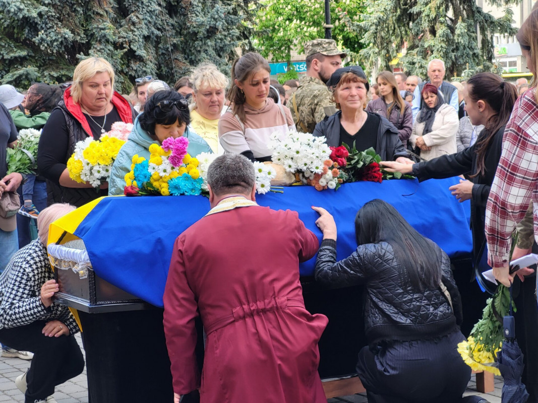 Учасник АТО, поліцейський, батько: на Волині попрощалися з 35-річним Героєм Дмитром Сергієнком