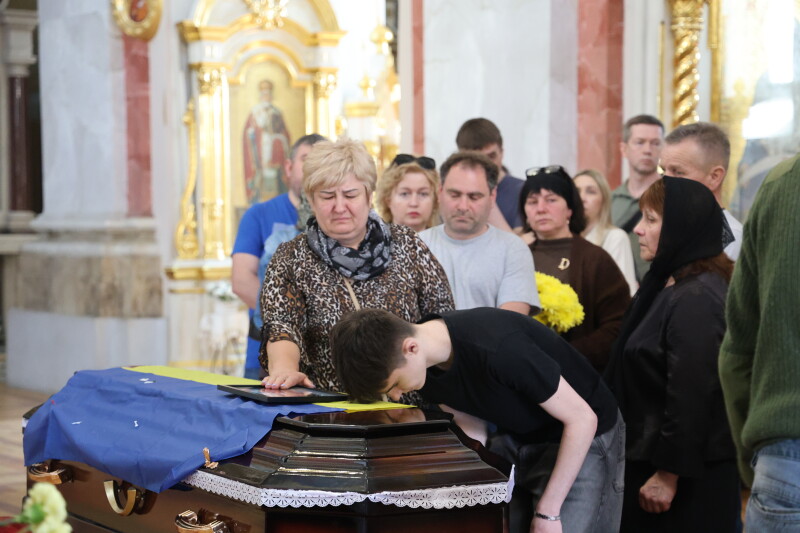 У Луцьку попрощалися з Героєм Андрієм Ющиком, який загинув понад рік тому