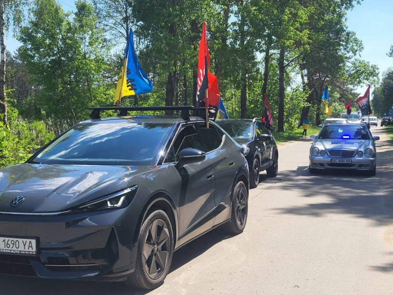 Брат-близнюк був на фронті, а він — «на щиті»: Ковель віддав останню шану 31-річному Михайлу Філіпчуку