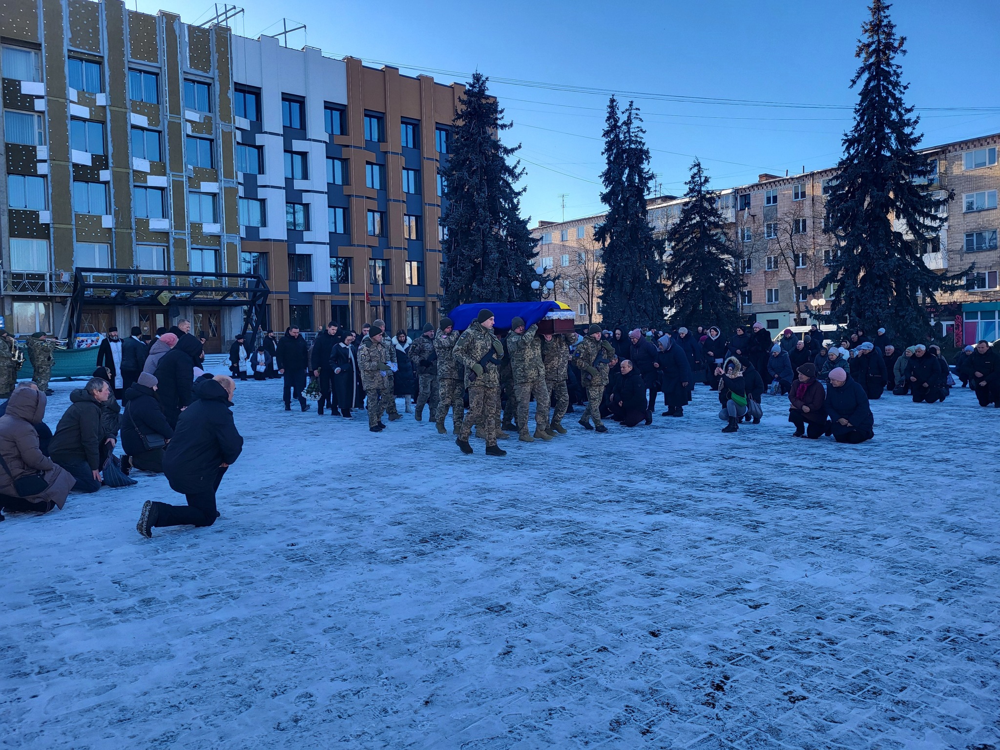 Загибель підтвердила ДНК-експертиза майже через 14 місяців: на Волині поховали Героя Романа Ющенка