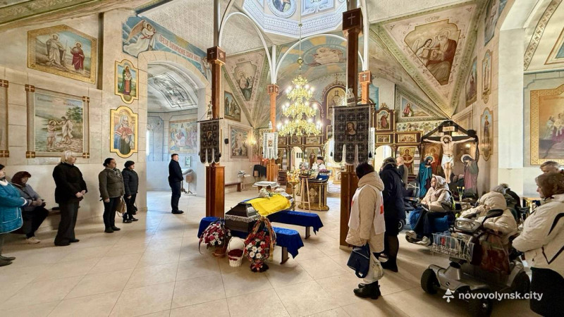 Війна забрала молоде життя на полі бою: на Волині поховали Героя Петра Потапова