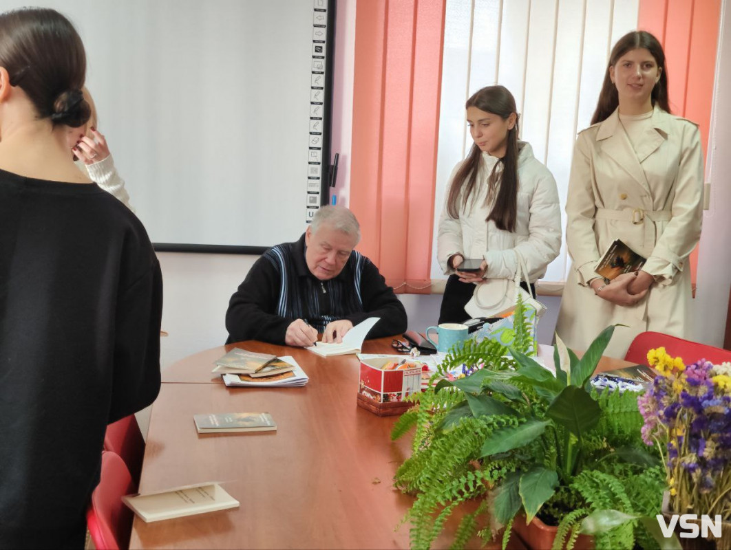 Польський ксьондз у Луцьку представив книжку про війну