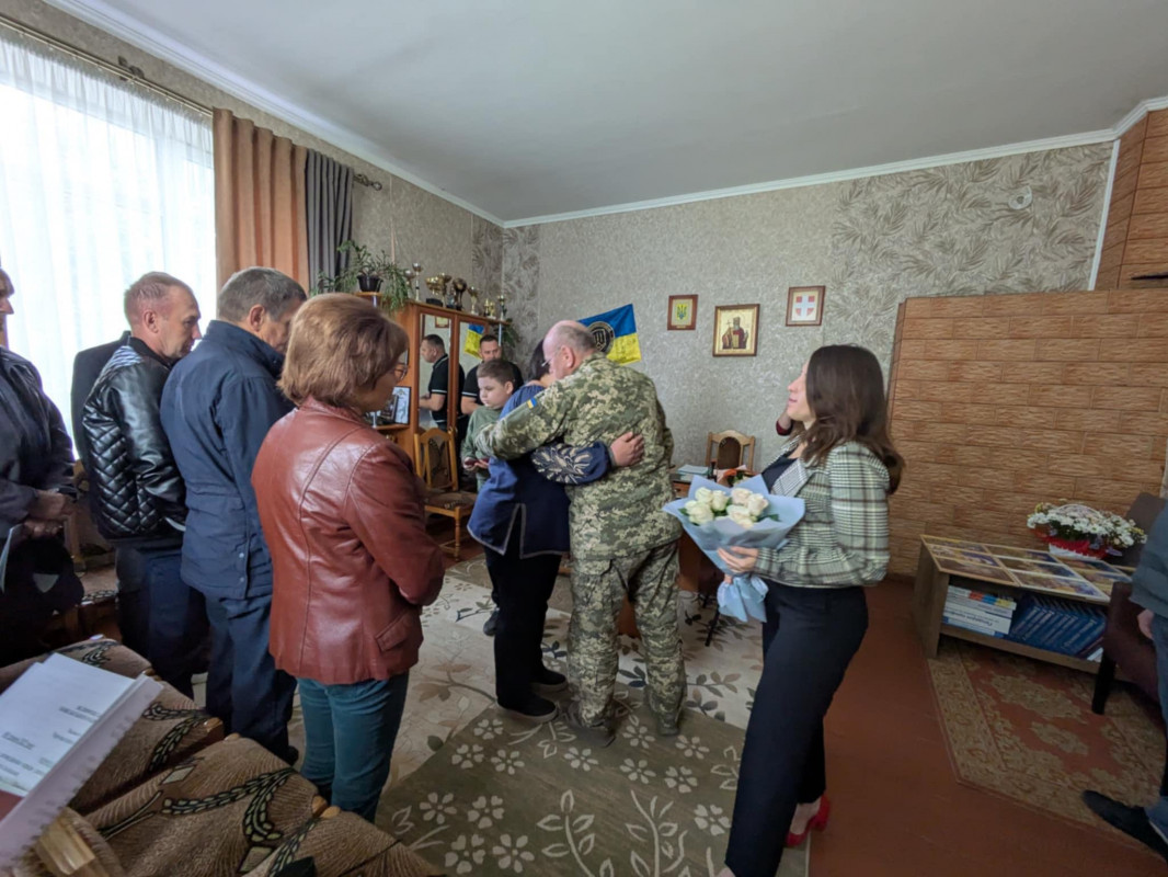 «Микола був люблячим чоловіком та батьком, а Олександр чудовим сином»: двох Героїв з Волині посмертно відзначили нагородами