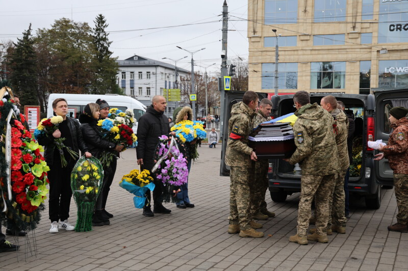 Майже через рік після загибелі у Луцьку попрощалися з 31-річним воїном Андрієм Грицюком