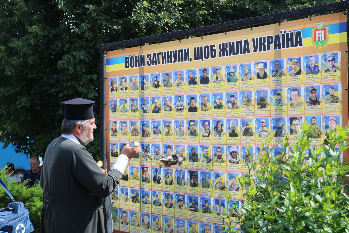 Майже 2 роки рідні жили надією на його повернення: у Луцькому районі поховали Героя Миколу Якубовича