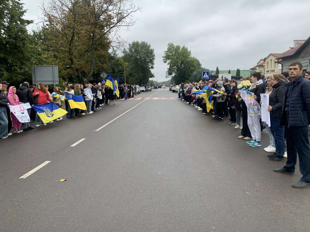 Вперше за понад 3,5 роки ступив на рідну землю: додому повернувся звільнений з полону волинянин Андрій Ховхун