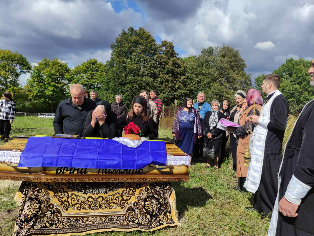 Довгий час вважався зниклим безвісти і був опізнаний по тесту ДНК: на Волині поховали Героя Дмитра Осіїка