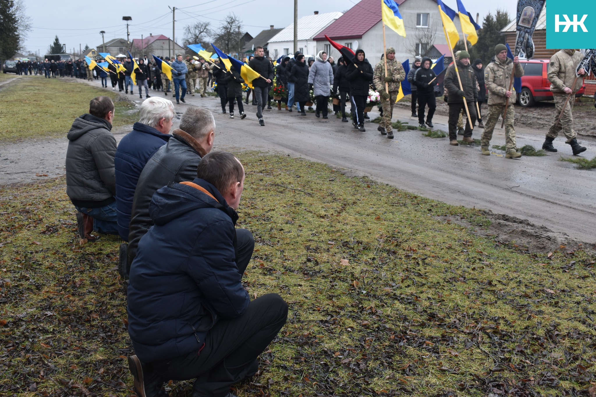 Загинув на війні у розквіті сил: на Волині в останню дорогу провели відважного Героя Богдана Диня