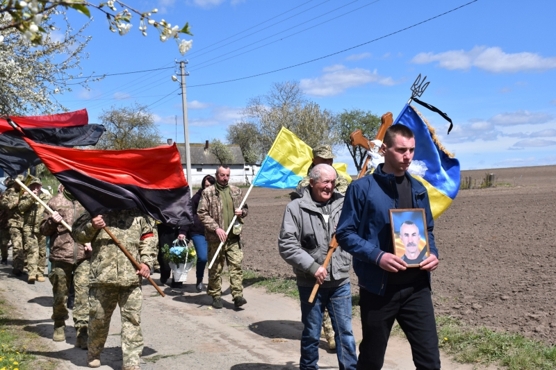 На Волині в останню земну дорогу провели Героя Олександра Сернюка
