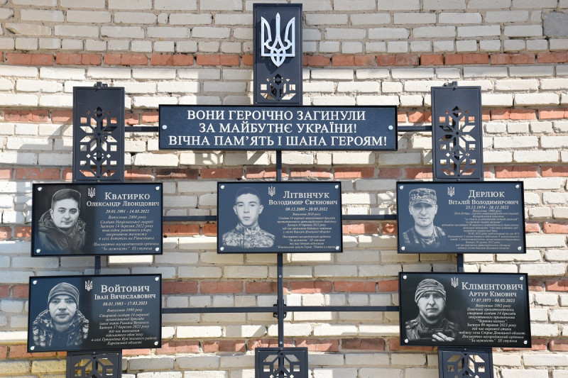 Одному з них був лише 21 рік: школа у Луцькому районі втратила п'ять випускників на війні. Фото