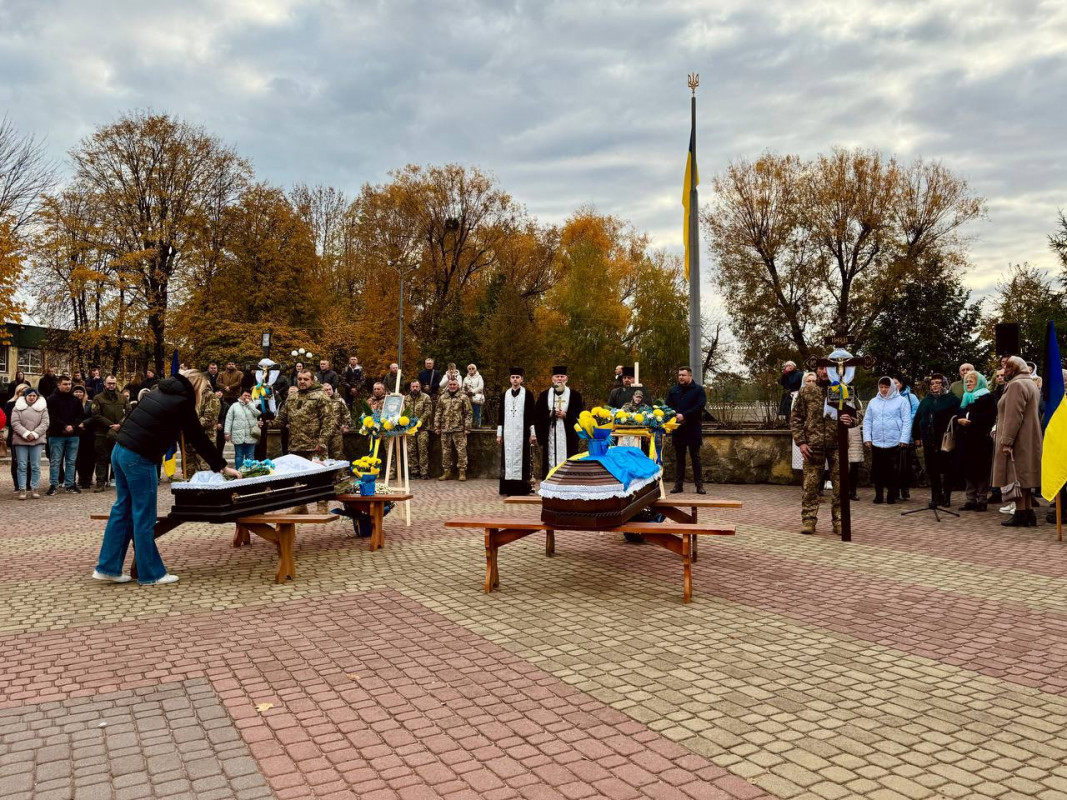 В один день громада втратила двох молодих Героїв: на Волині попрощалися із захисниками