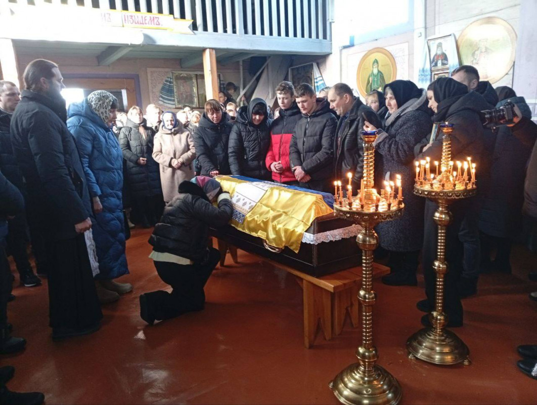 320 днів вважався зниклим безвісти: на Волині в останню путь провели Героя Ігоря Бурка