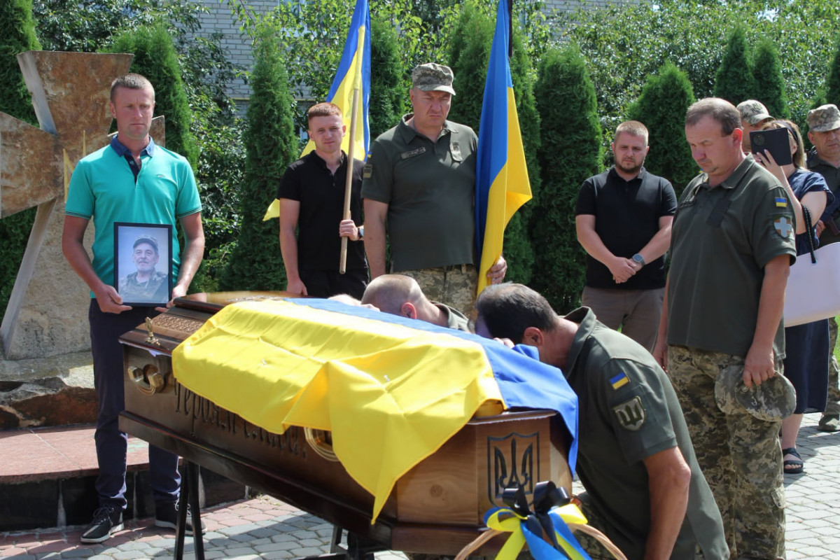 «Він ніколи не жалівся»: волиняни попрощалися із захисником Михайлом Присяжнюком