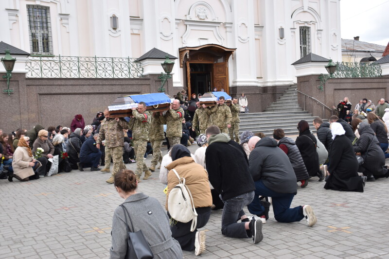 Загинули у 2024 році: у Луцьку попрощалися із двома Героями — Валентином Кравцем та Максимом Діковим