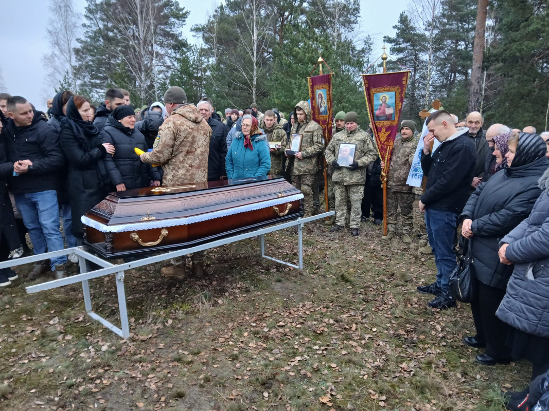 Серце завчасно зупинилося: на Волині провели в останню земну дорогу захисника Миколу Синчука