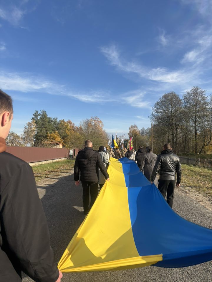 До останнього подиху боронив Україну: на Волині попрощалися із загиблим Героєм Іваном Кіпенем