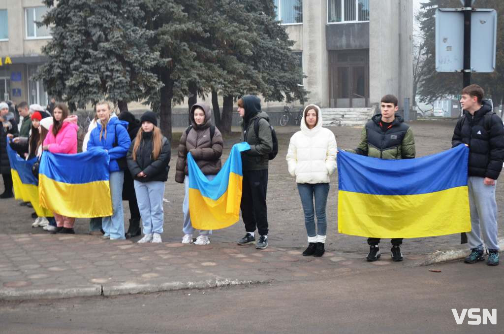 «Для нас – це одна хвилина, для них – Вічність»: у прикордонному місті на Волині вшанували тих, хто загинув від війни