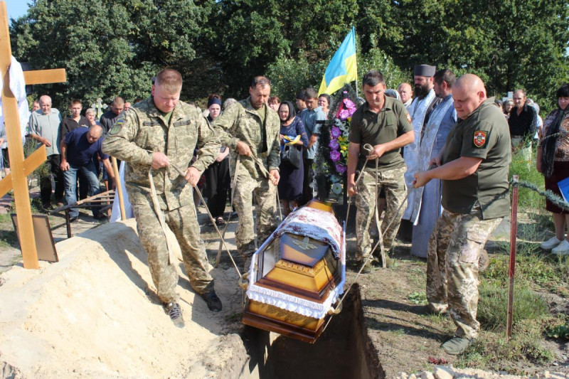 Смерть наздогнала не на полі бою, а у рідній домівці: у Луцькому районі поховали 25-річного захисника Богдана Змієвського