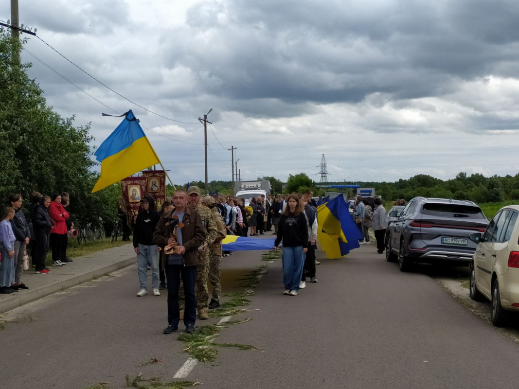 Ворожий дрон обірвав життя Героя: на Волині прощались з полеглим воїном Олегом Беценком