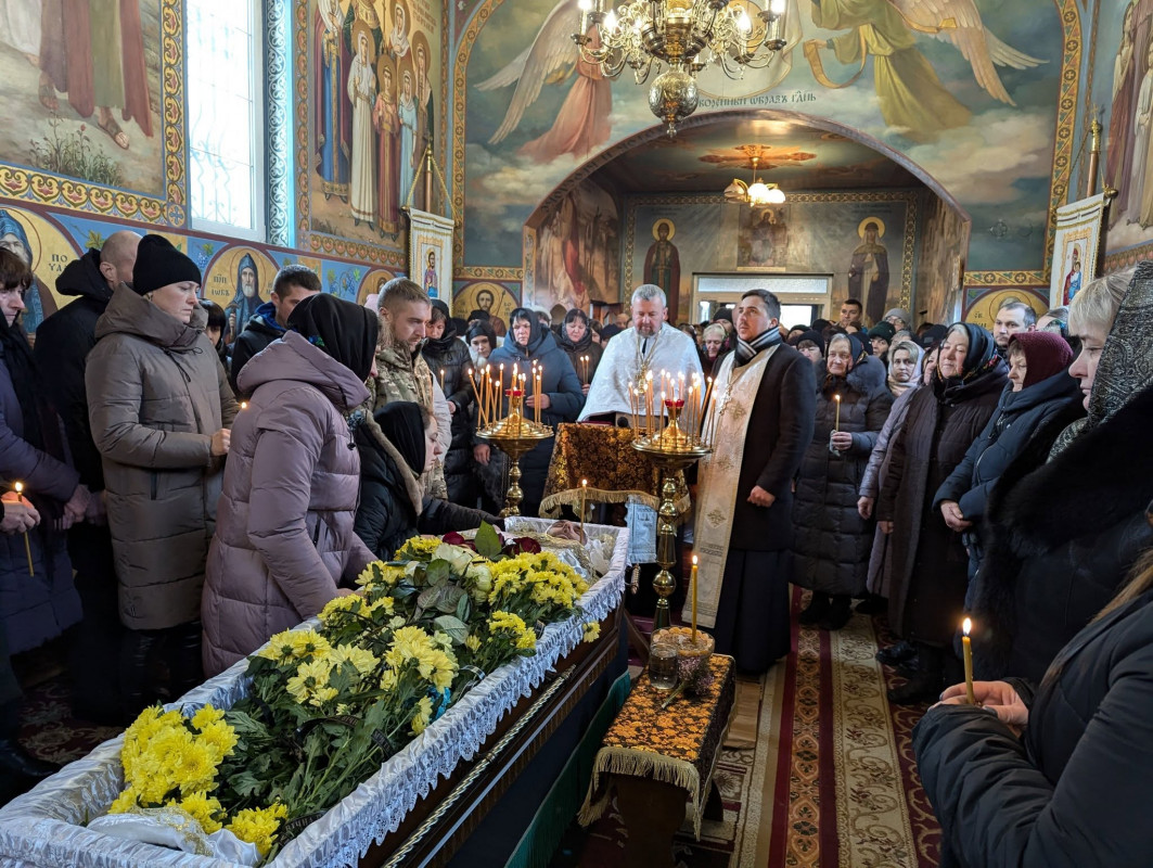 Завжди був готовий допомогти: на Волині провели в останню дорогу загиблого воїна Івана Оніщука