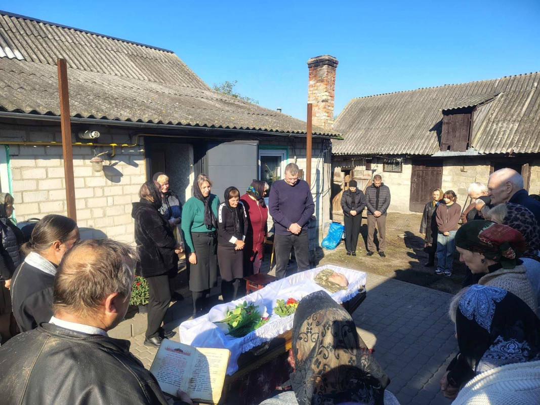 Йому назавжди 29: на Волині провели в останню путь Героя Дмитра Різника