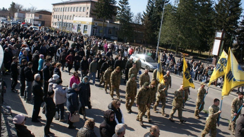 У громаді на Волині попрощалися із 23-річним розвідником «Азова» Назаром Поліщуком