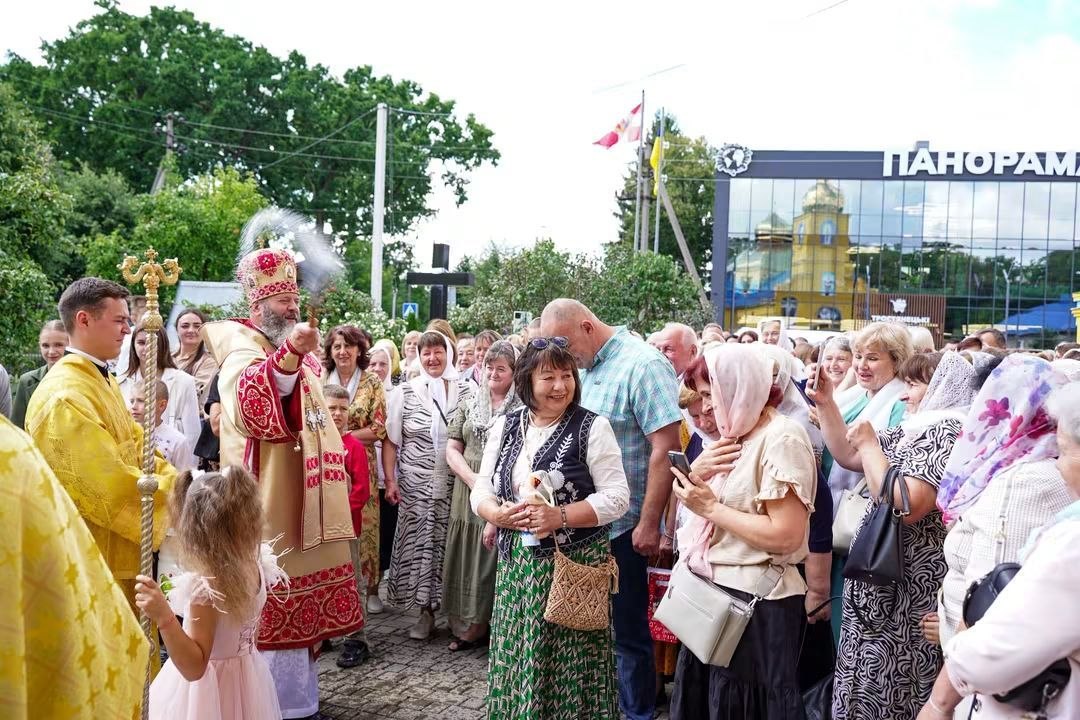 У місті на Волині відзначили 30-річчя Покровського собору: митрополит Михаїл очолив Літургію