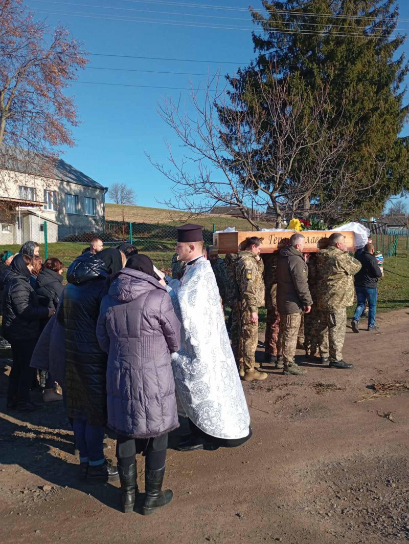 Важке поранення забрало життя: на Волині все село зійшлося провести в останню дорогу Героя Юрія Годлевського